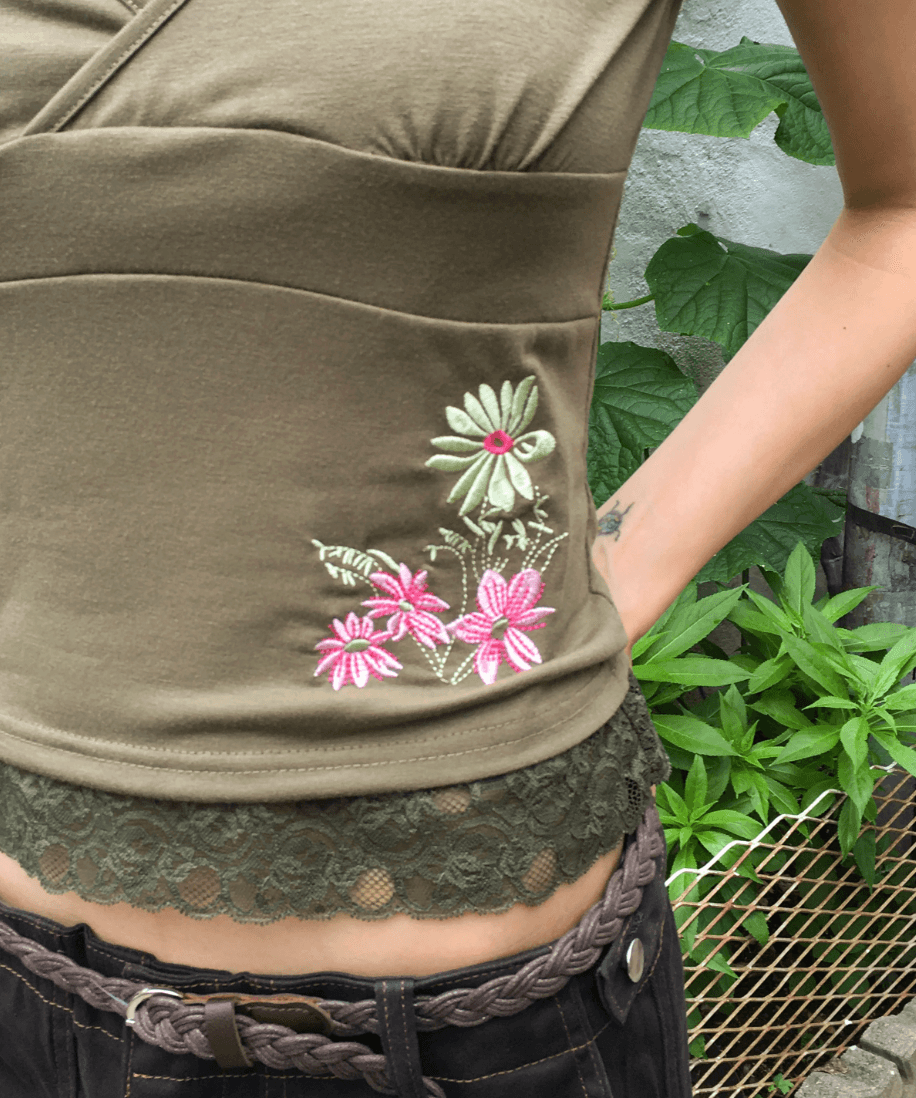 Sara Floral Embroidery Top
